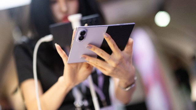 Samsung pode lançar até 5 telemóveis dobráveis em 2027